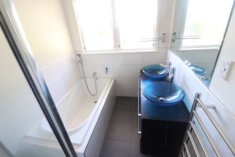 Photo of property in 11 Ellice Road, Totara Vale, Auckland, 0629