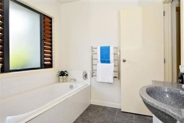 Photo of property in 23 Black Teal Close, Unsworth Heights, Auckland, 0632
