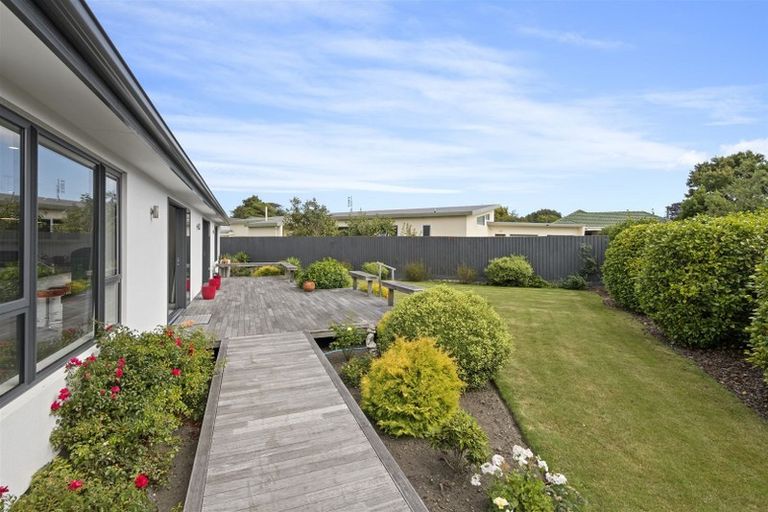 Photo of property in 22 Derrett Place, Saint Martins, Christchurch, 8022