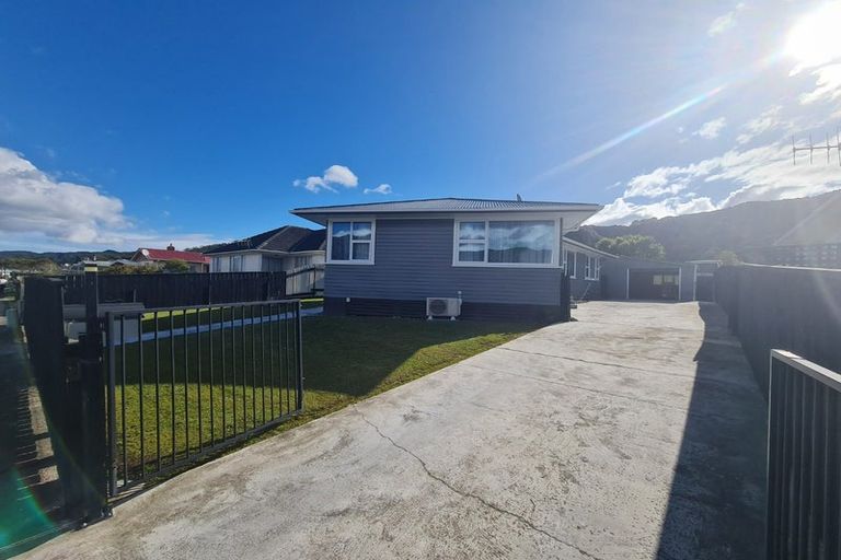 Photo of property in 261 Wellington Road, Wainuiomata, Lower Hutt, 5014