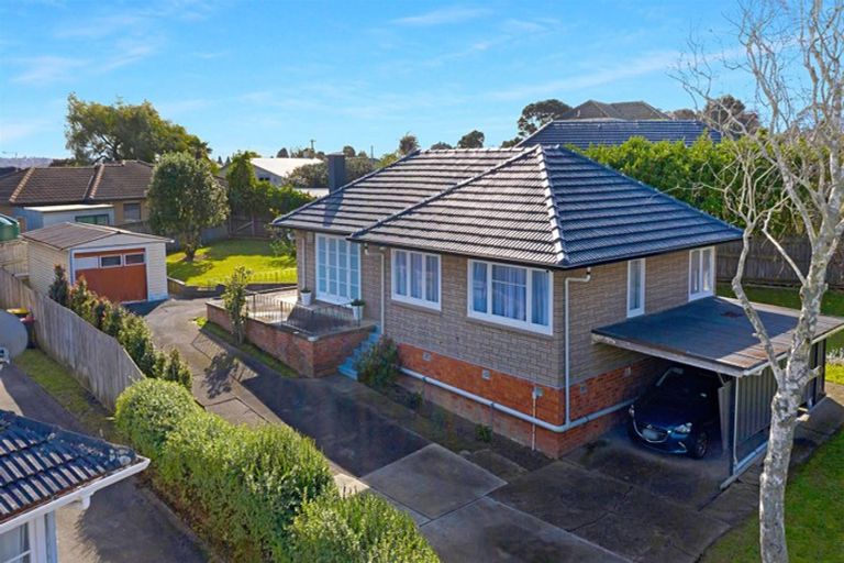 Photo of property in 25 Essex Street, Te Atatu South, Auckland, 0610