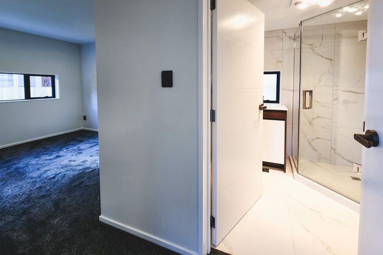 Photo of property in 2 Embling Place, Eastern Beach, Auckland, 2012