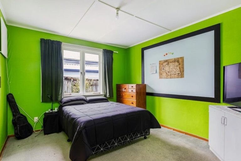 Photo of property in 1 Sarona Avenue, Glen Eden, Auckland, 0602