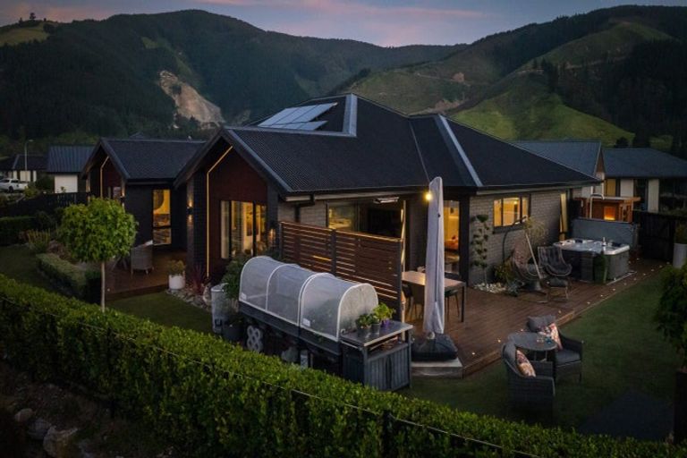 Photo of property in 17 Huntaway Close, Stoke, Nelson, 7011