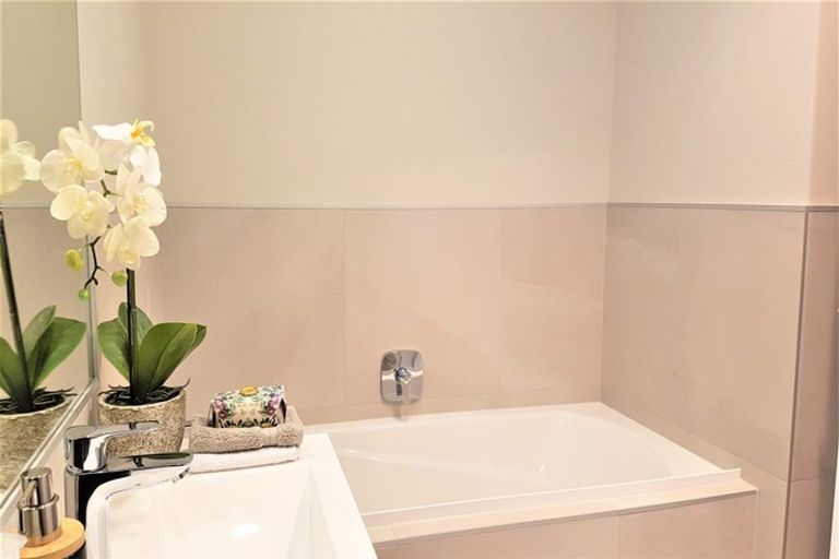 Photo of property in 64 Manutewhau Road, Massey, Auckland, 0614