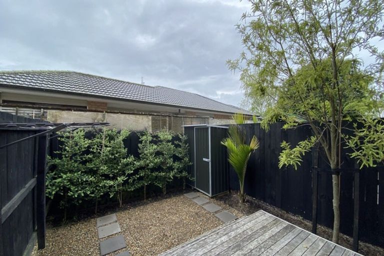 Photo of property in 8 Whakarato Way, Takanini, 2112