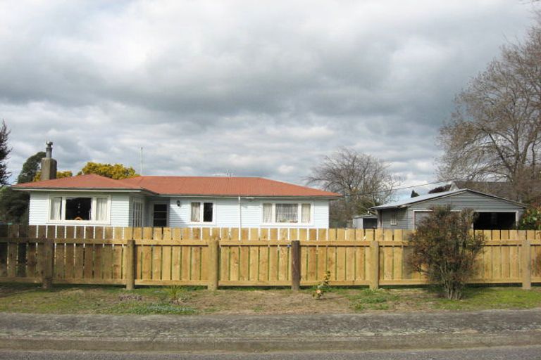Photo of property in 16 Johnson Street, Waipawa, 4210
