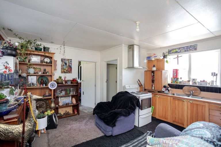 Photo of property in 28 Fox Street, Woodville, 4920