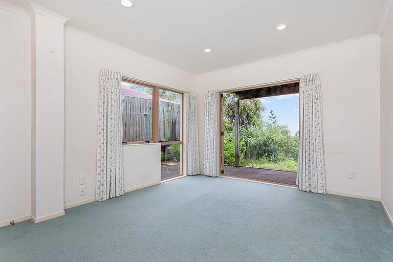 Photo of property in 17 Sea Vista Avenue, Beach Haven, Auckland, 0626