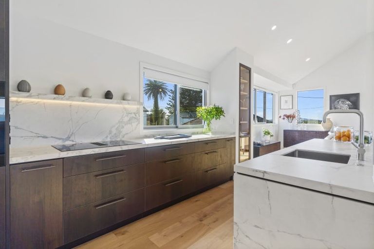 Photo of property in 2/43 Princes Street, Northcote Point, Auckland, 0627