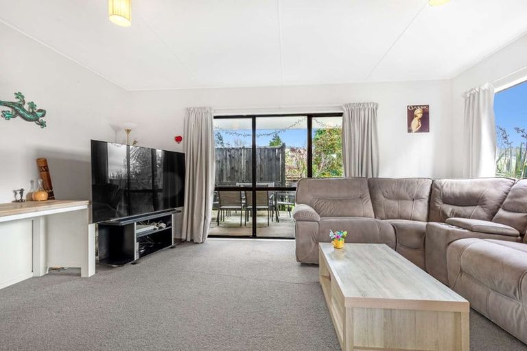 Photo of property in 35b Aquarius Drive, Kawaha Point, Rotorua, 3010