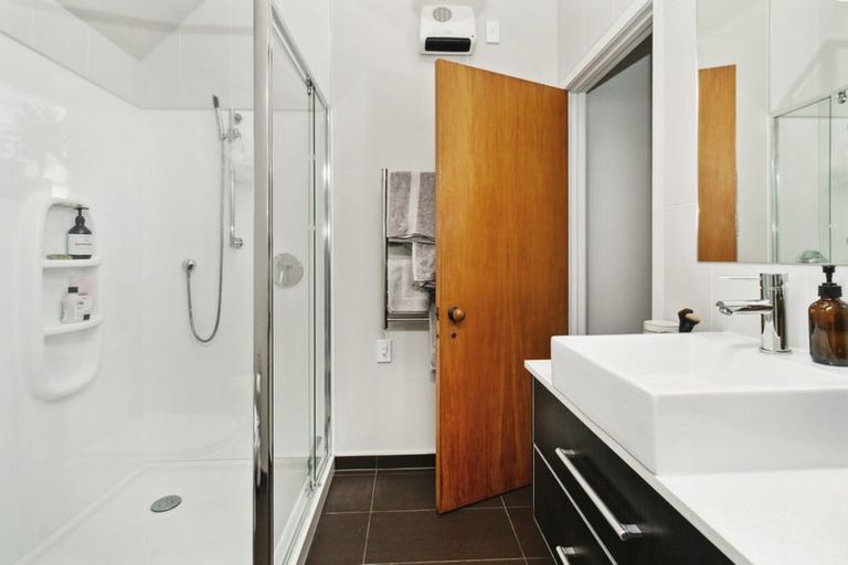 Photo of property in 9 Scarboro Terrace, Murrays Bay, Auckland, 0630