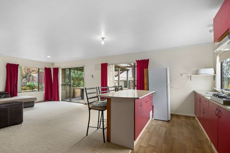 Photo of property in 71 Reynella Drive, Massey, Auckland, 0614