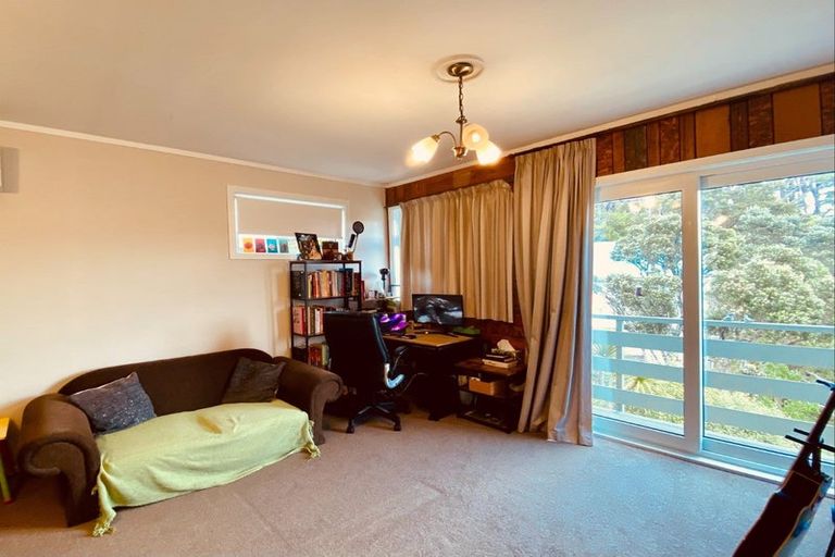 Photo of property in 29b Omega Street, Newlands, Wellington, 6037
