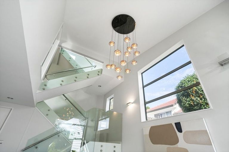 Photo of property in 10 Bayside Drive, Browns Bay, Auckland, 0630