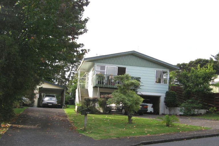 Photo of property in 13 Easter Parade, Glen Eden, Auckland, 0602