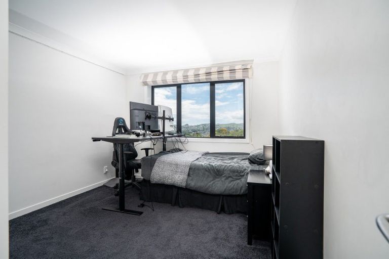 Photo of property in 79 Spenmoor Street, Newlands, Wellington, 6037