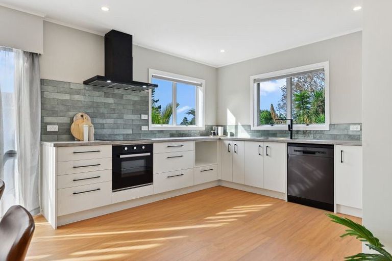 Photo of property in 28 Totara Drive, St Andrews, Hamilton, 3200