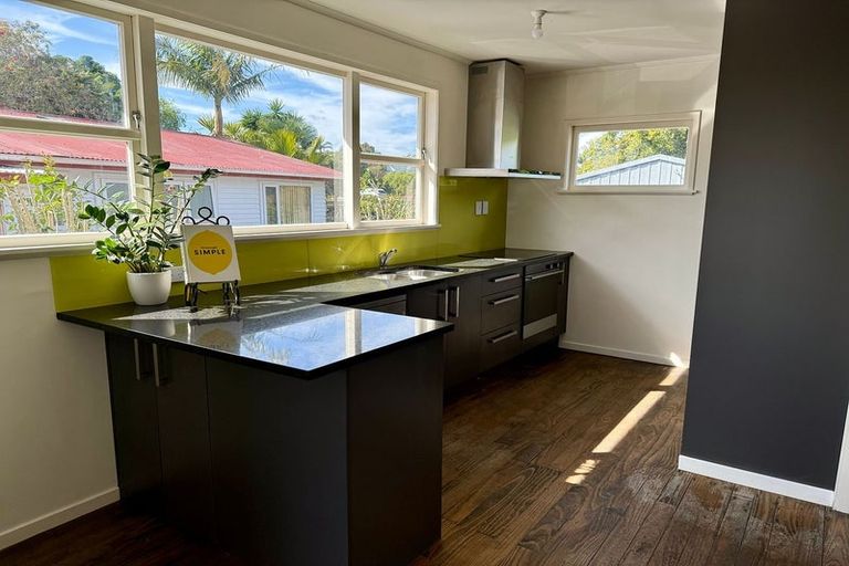 Photo of property in 46 Taipari Road, Te Atatu Peninsula, Auckland, 0610