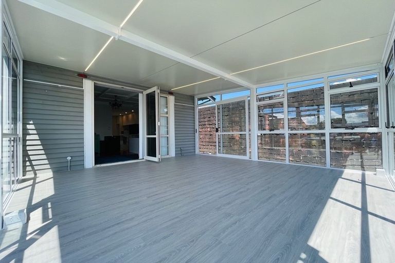 Photo of property in 3208a Great North Road, New Lynn, Auckland, 0600