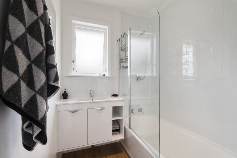 Photo of property in 3 Somerset Crescent, Highbury, Palmerston North, 4412