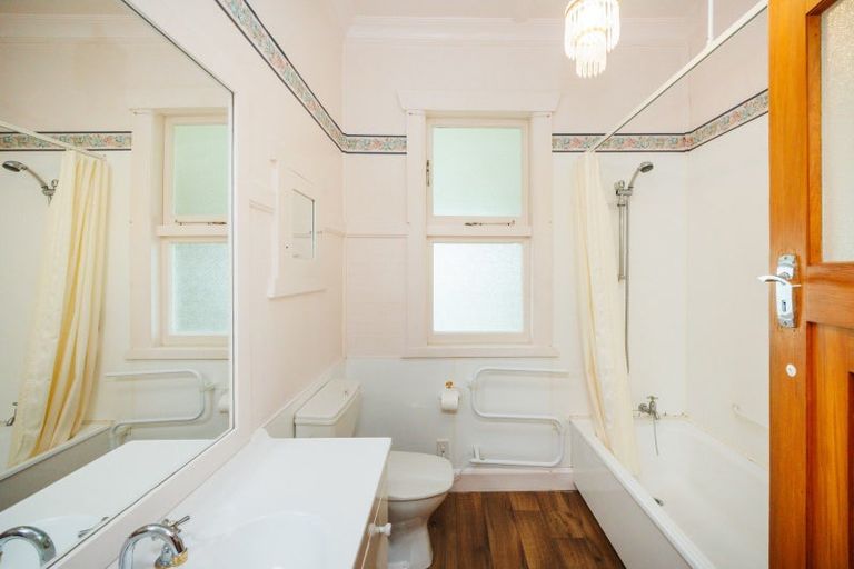 Photo of property in 19 Brightwater Terrace, Terrace End, Palmerston North, 4410