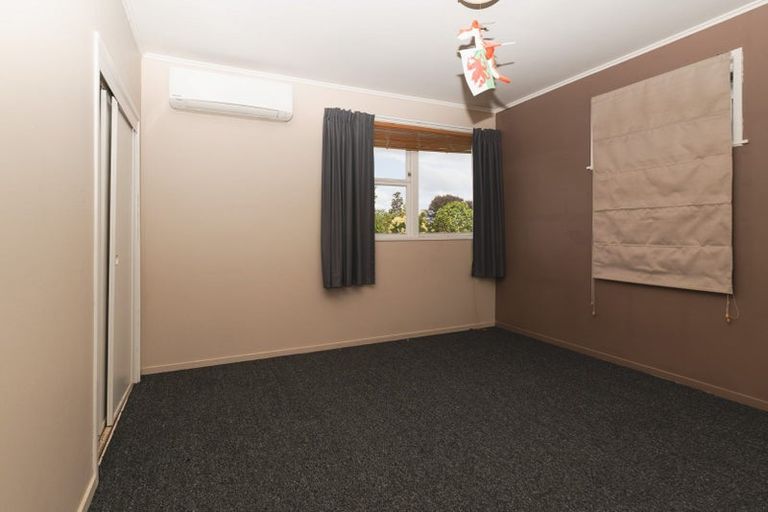 Photo of property in 18 Blue Way, Glendene, Auckland, 0602