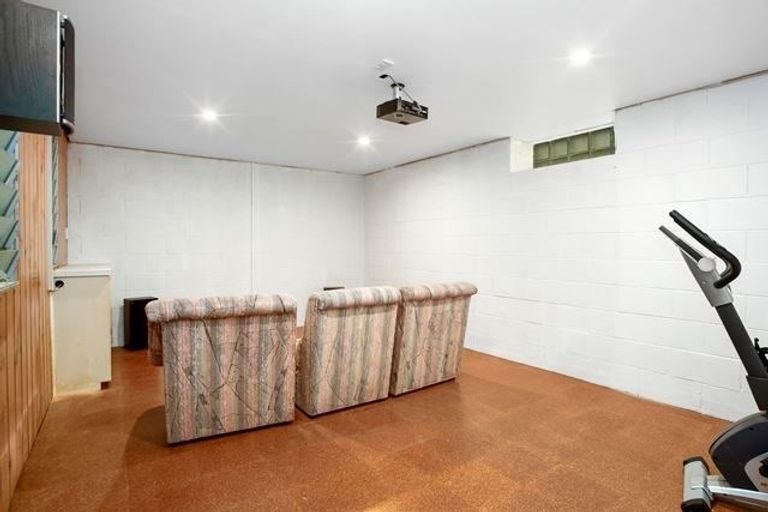 Photo of property in 3 Larsen Crescent, Tawa, Wellington, 5028