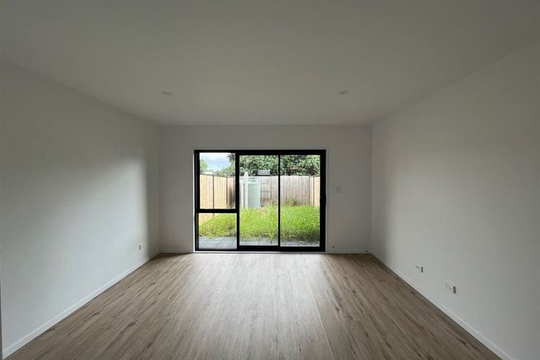 Photo of property in 1 Eileen Newey Place, Henderson, Auckland, 0612