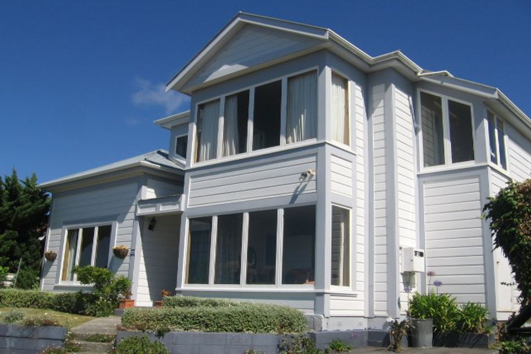 Photo of property in 22 Harbour View Road, Northland, Wellington, 6012