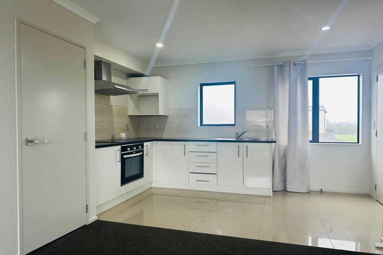 Photo of property in 2/8 Kerrs Road, Wiri, Auckland, 2104