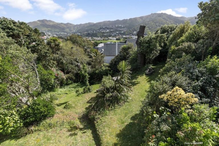 Photo of property in 16 Waru Street, Khandallah, Wellington, 6035