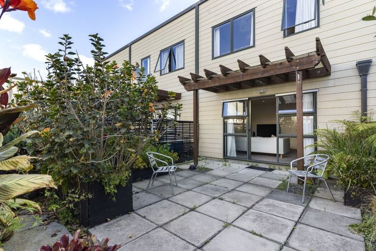 Photo of property in 5/15 Harbour View Road, Te Atatu Peninsula, Auckland, 0610