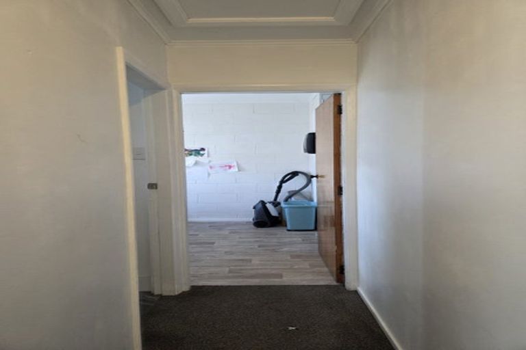 Photo of property in 6a Matahourua Crescent, Cannons Creek, Porirua, 5024