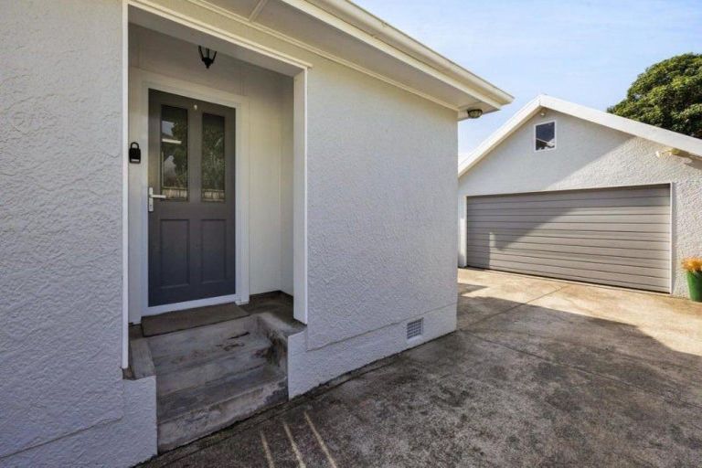 Photo of property in 16 Plympton Street, Brooklands, New Plymouth, 4310
