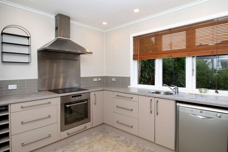 Photo of property in 1 Wattle Road, Sunnyvale, Auckland, 0612