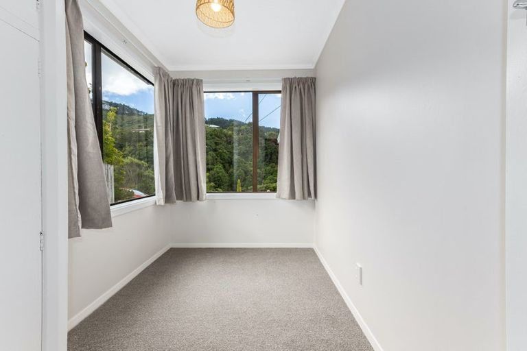 Photo of property in 25 Lincoln Avenue, Tawa, Wellington, 5028