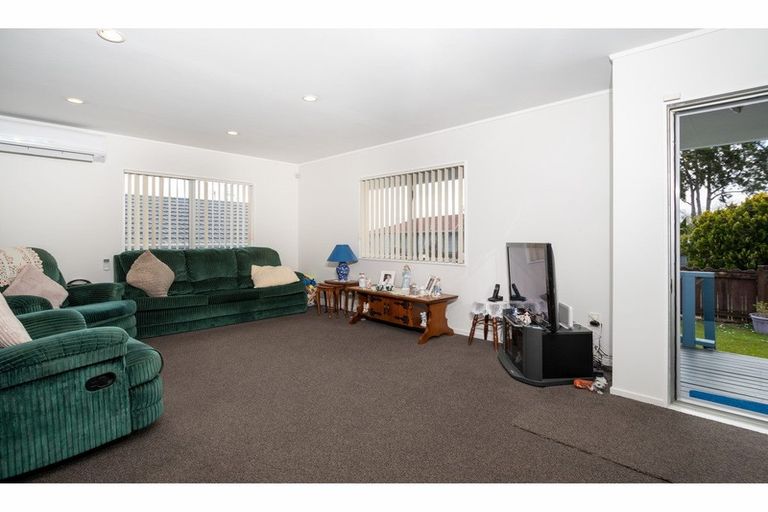 Photo of property in 1/16 Starforth Place, Henderson, Auckland, 0612