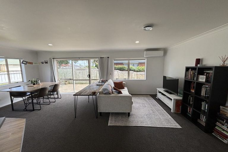 Photo of property in 8a Oakwood Place, Pukekohe, 2120