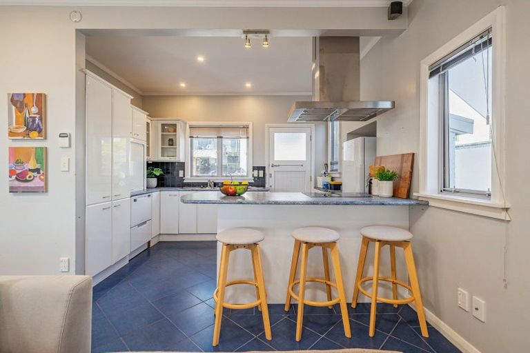 Photo of property in 7 Sunset Parade, Plimmerton, Porirua, 5026