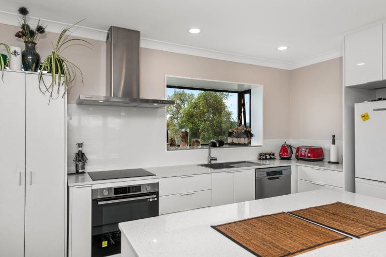 Photo of property in 3 Karepe Lane, Kumeu, 0810