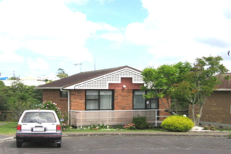 Photo of property in Shepherds Park Retirement Village, 9/2 John Bracken Way, Beach Haven, Auckland, 0626