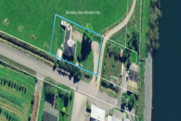 Photo of property in 35 Factory Road, Paretai, Balclutha, 9271