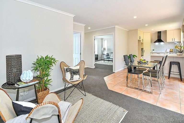 Photo of property in 10 Mt Lebanon Crescent, The Gardens, Auckland, 2105