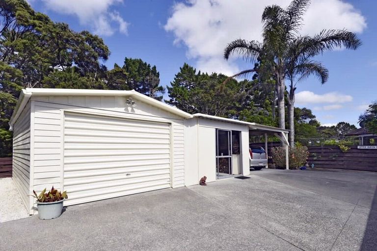 Photo of property in 25 Allington Road, Massey, Auckland, 0614