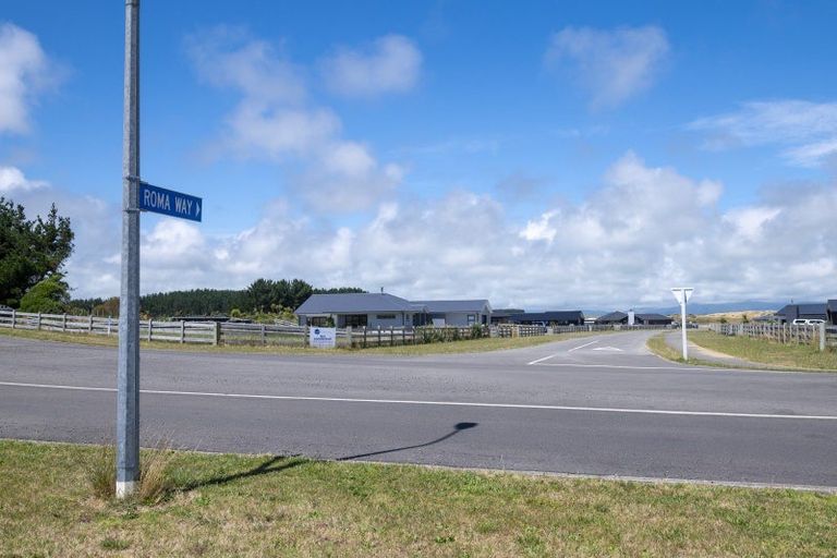 Photo of property in 15 Roma Way, Waitarere, 5510