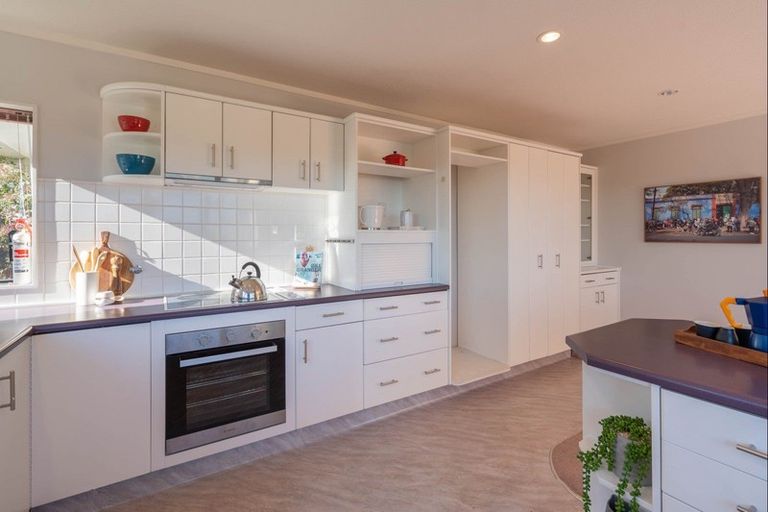 Photo of property in 11 Kea Street, Waikanae, 5036