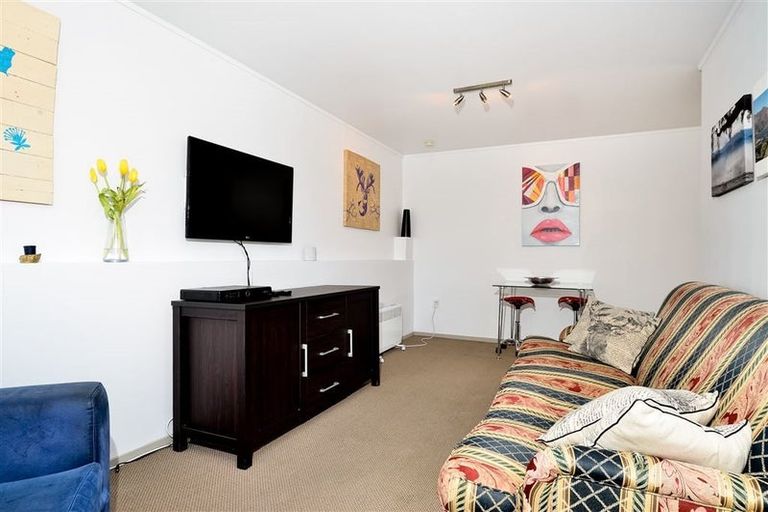 Photo of property in 2/11 Kahika Road, Birkdale, Auckland, 0626