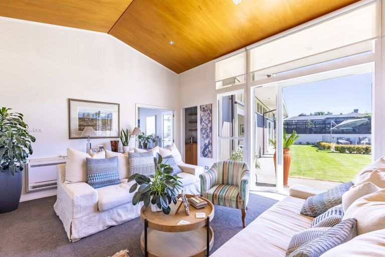 Photo of property in 15 Goodger Street, Waipukurau, 4200