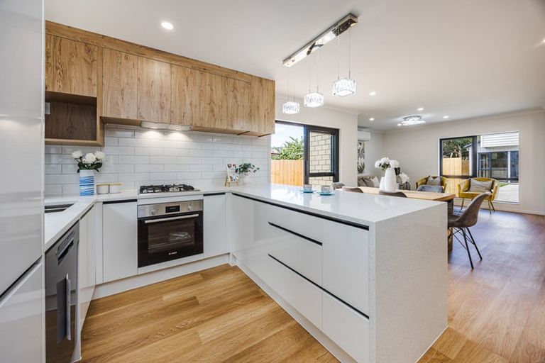 Photo of property in 16e Friesian Drive, Mangere, Auckland, 2022